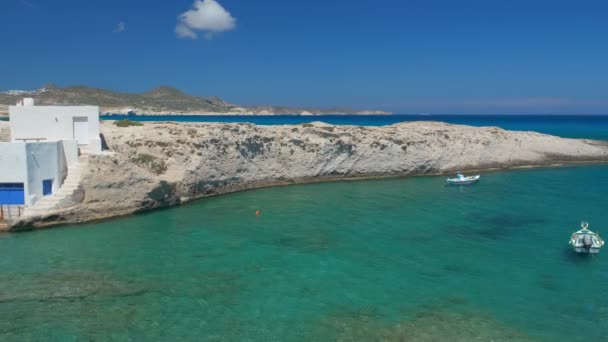 Yunanistan Milos Adası Ndaki Mitakas Sahil Balıkçı Köyü Yatay Kamera — Stok video