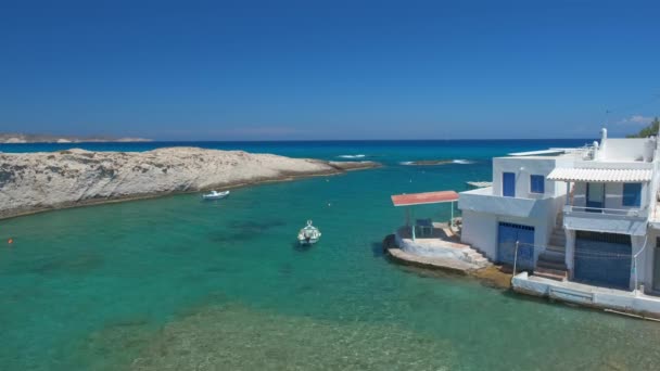 Yunanistan Milos Adasındaki Sahil Balıkçı Köyü Mitakas — Stok video