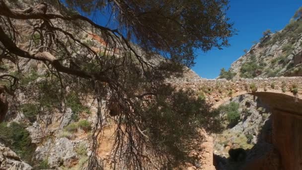 希腊克里特岛Chania地区Akrotiri半岛Avlaki峡谷被遗弃的Katholiko修道院教堂被毁 水平摄像盘 — 图库视频影像