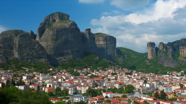 Widok Krajobrazu Wsi Kalampaka Słynnej Greckiej Miejscowości Turystycznej Meteora Grecji — Wideo stockowe