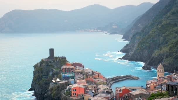 Cinque Terre Ulusal Parkı Ndaki Vernazza Köyünün Popüler Turizm Beldesi — Stok video