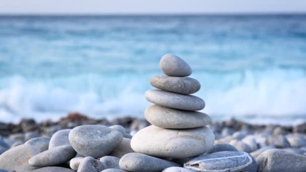 禅定背景图 海滩上的平衡石堆 — 图库视频影像