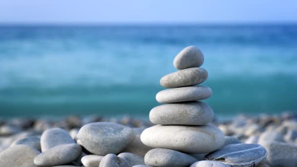 Fundo Meditação Zen Pedras Equilibradas Pilha Cairn Perto Praia Mar — Vídeo de Stock