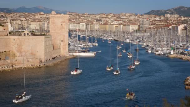 Яхты Прибывают Старый Порт Марселя Vieux Port Marseille Закате Форт — стоковое видео