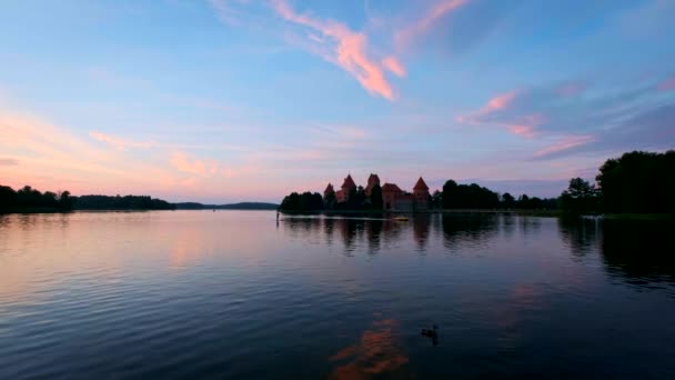 Litvanya Galve Gölü Ndeki Trakai Adası Kalesi Nde Gün Batımında — Stok video
