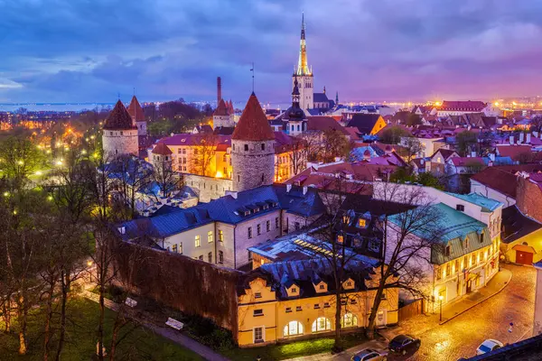 Вид Воздуха Таллинн Средневековый Старый Город Церковью Олафа Таллиннскую Городскую Лицензионные Стоковые Изображения