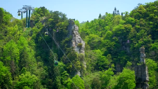 Знаменитая Туристическая Достопримечательность Китая Чжанцзяцзе Каменные Столбы Скалы Горы Подъемником — стоковое видео