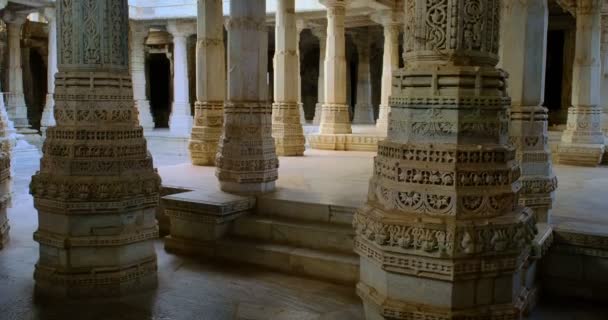 Колонны Прекрасного Храма Ранакпур Джайн Чатурмуха Дхарана Вихара Мраморная Средневековая — стоковое видео