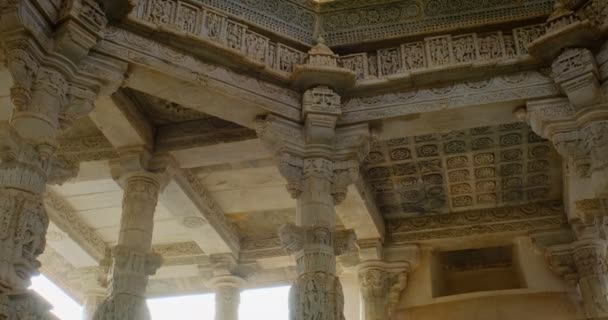 Kolumny Sufit Pięknej Świątyni Ranakpur Jain Lub Chaturmukha Dharana Vihara — Wideo stockowe