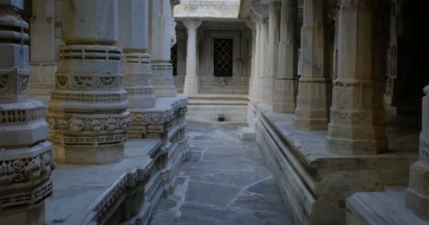 Interior Del Hermoso Templo Ranakpur Jain Chaturmukha Dharana Vihara Mármol — Vídeos de Stock