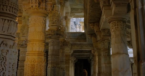 Sol Interior Del Hermoso Templo Ranakpur Jain Chaturmukha Dharana Vihara — Vídeos de Stock