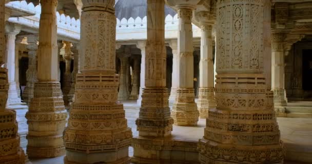 Колонны Прекрасного Храма Ранакпур Джайн Чатурмуха Дхарана Вихара Мраморная Средневековая — стоковое видео