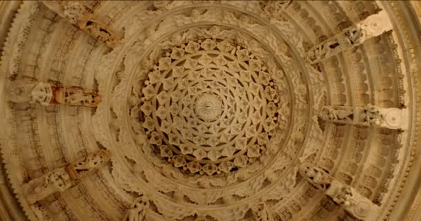 Plafond Van Iconische Ranakpur Jain Tempel Chaturmukha Dharana Vihara Marmer — Stockvideo