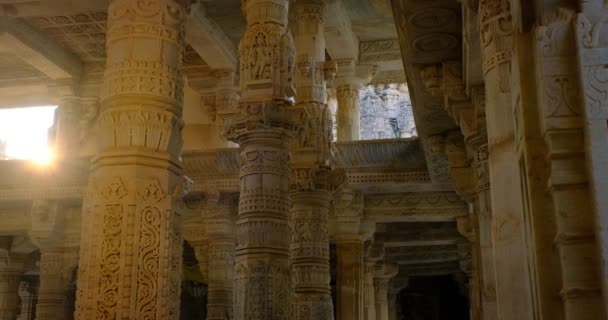 Soleil Intérieur Beau Temple Ranakpur Jain Chaturmukha Dharana Vihara Marbre — Video