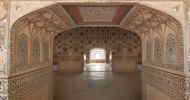Meşhur Sheesh Mahal veya Mirror Palace 'ın iç duvarlarının ayrıntıları. Amer Kalesi, Amer, Rajasthan, Hindistan. Dolly vurdu.
