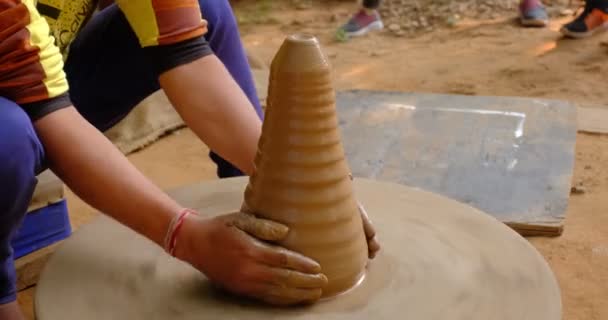 Pottery Skilled Wet Hands Potter Shaping Clay Potter Wheel Pot — Stock Video