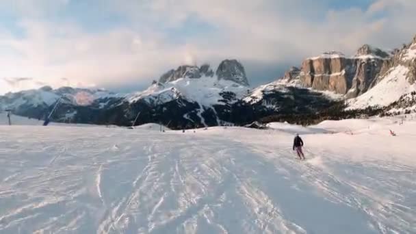 Första Person Fpv Första Person Synvinkel Pov Alpin Skidåkning Dolomiterna — Stockvideo