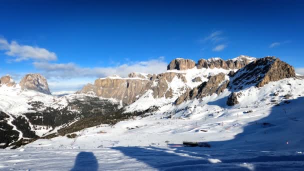 Timelapse Uma Pista Esqui Com Pessoas Esquiando Dolomitas Itália Área — Vídeo de Stock