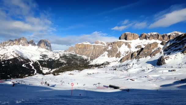 Timelapse Skidort Pist Med Människor Skidåkning Dolomiterna Italien Skidområdet Belvedere — Stockvideo
