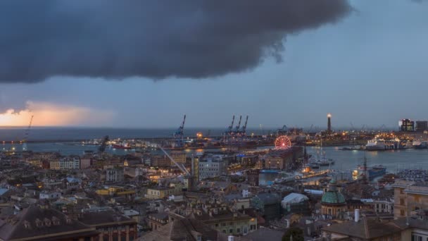 イタリアのジェノヴァ港 ジェノヴァ の夜のタイムラプス 雷雨の港クレーンと工業地帯 ジェノヴァ イタリア — ストック動画