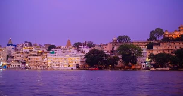 Beroemde Luxe Udaipur City Palace Lal Ghat Huizen Aan Oever — Stockvideo