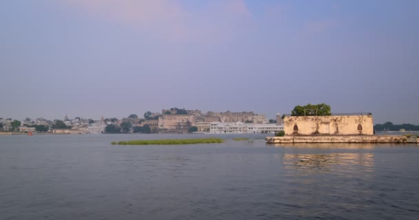 Udaipur City Palace Vista Barco Movimento Lago Pichola Palácio Luxo — Vídeo de Stock