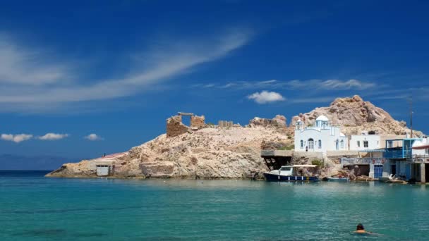 Пляж Рыбацкая Деревня Фирапатотамос Острове Милос Греция — стоковое видео