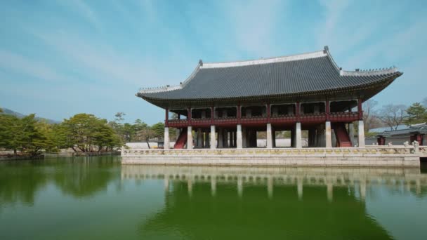 Koreaanse Traditionele Architectuur Gyeonghoeru Pavillion Koninklijke Banketzaal Gyeongbokgung Palace Toeristische — Stockvideo