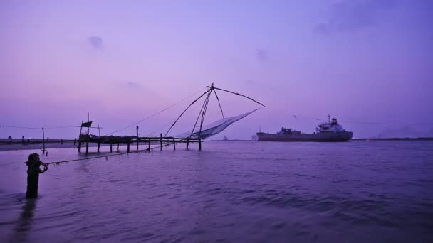 Kochi India February 2013 Ship Passing Chinese Fishnets Sunset Kochi — Stock Video