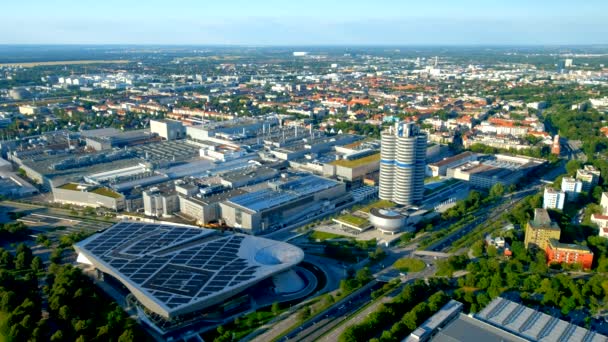 Munich Germany June 2018 从德国巴伐利亚慕尼黑的奥林匹克塔俯瞰宝马博物馆和Bwm Welt以及慕尼黑工厂的公路交通 — 图库视频影像