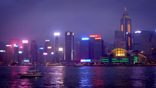 中国香港 2018年4月28日 香港城市中心区的摩天大楼在晚上点亮 Hong Kong China — 图库视频影像