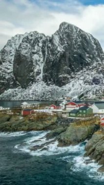 Norveç 'in Lofoten Adaları' ndaki ünlü geleneksel balıkçı köyü Hamnoy 'un zaman çizelgesi. Döndürme etkisi