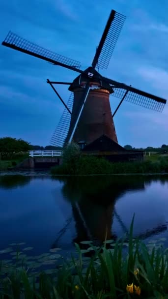 Molinos Viento Famoso Sitio Turístico Kinderdijk Holanda Atardecer Con Cielo — Vídeos de Stock