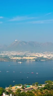 Pichola Gölü 'nün, Jag Niwa Gölü ve Jag Mandir Gölü Bahçesi Sarayı' nın hava görüntüsü. Udaipur, Rajasthan, Hindistan