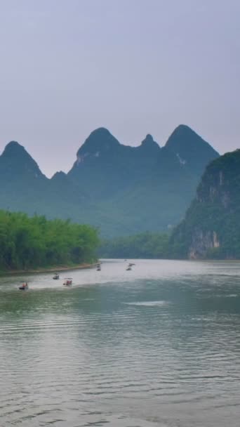 Barcos Turísticos Navegando Rio Yangshuo Guangxi China Panela Câmara — Vídeo de Stock