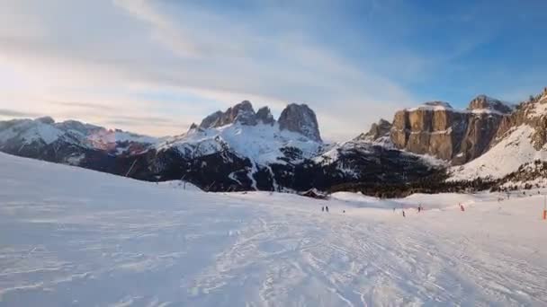 Fpv 관점은 에서의 알파인 Pov 관점이다 리조트에는 이탈리아의 미티스에서 스키를 — 비디오