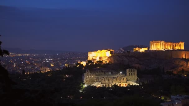 著名的希腊旅游地标 雅典雅典卫城具有标志性的帕台农神庙 Parthenon Temple 位于希腊雅典 傍晚蓝天从Philopappos Hill俯瞰 水平摄像盘 — 图库视频影像