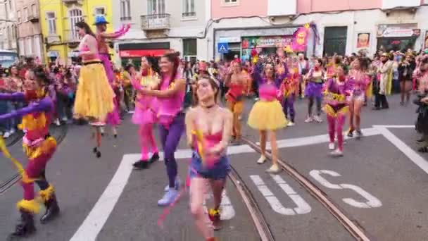Lisabon Portugalsko Února 2023 Karnevalová Přehlídka Ulicích Lisabonu Uměleckou Skupinou — Stock video