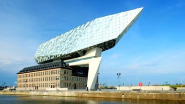ANTWERP, BELGIUM - 27 Mayıs 2018: Antwerp liman yönetim merkezi, ünlü İranlı mimar Zaha Hadid, Antwerpen, Belçika