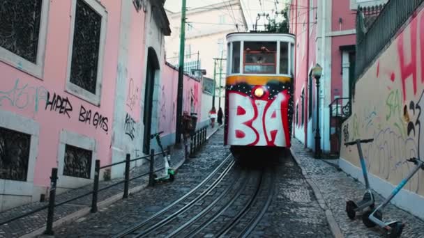 Lissabon Portugal September 2022 Gloria Funicular Ascensor Gloria Oldtimer Spoorlijn — Stockvideo