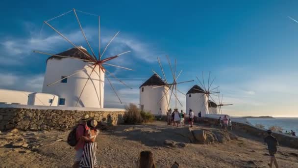 Mykonos Greece Mayıs 2019 Mykonos Ünlü Turistik Yel Değirmenlerini Selfie — Stok video