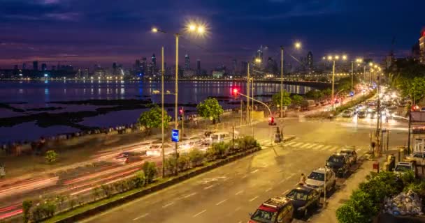 2019年10月31日 印度孟买 孟买著名的标志性旅游胜地女王的脖子海军陆战队夜间驾车与车灯小径 印度马哈拉施特拉邦孟买 — 图库视频影像