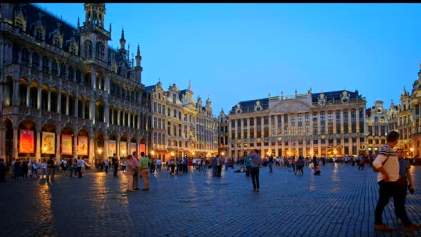Brussel België Mei 2018 Grote Markt Vol Toeristen Nachts Verlicht — Stockvideo