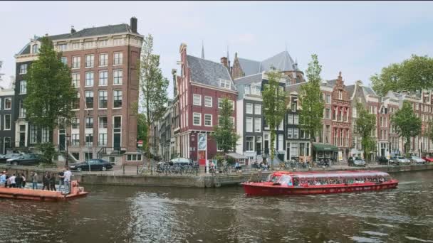 Amsterdam Holandia Maja 2018 Malowniczy Widok Amsterdam Kanał Przepływającymi Łodziami — Wideo stockowe