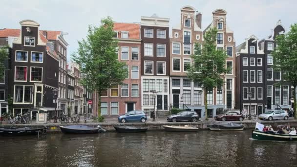 Amsterdam Holandia Maja 2018 Malowniczy Widok Miasto Ulica Kanał Przepływającymi — Wideo stockowe