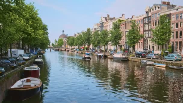 Amsterdam Holandia Maja 2018 Amsterdam Malowniczy Widok Miasto Kanał Przepływającą — Wideo stockowe