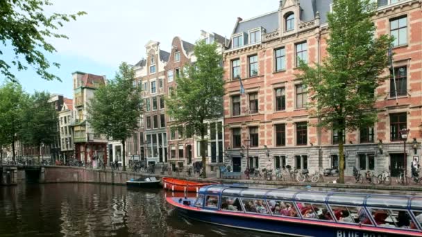 Amsterdam Holandia Maja 2018 Amsterdam Malowniczy Widok Miasto Kanał Przepływającą — Wideo stockowe