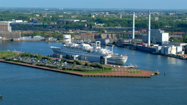 2017年5月14日 ロッテルダム ネッテルダム 2017年5月14日 ロッテルダムのロッテルダム市と旧海洋ライナーとクルーズ船がユーロマストからニーダムマス川のホテルに改装されたのを見る — ストック動画