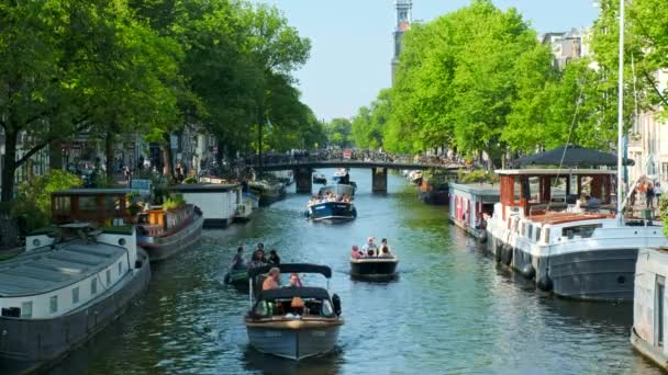 Amsterdam Niderlandy Maj 2018 Krajobraz Amterdamski Kanałami Wodnymi Średniowiecznymi Domami — Wideo stockowe