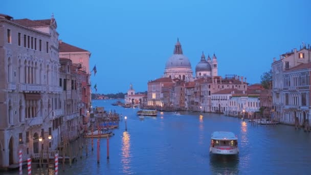 Wenecja Włochy Lipca 2019 Widok Canal Grande Wenecji Łodziami Kościół — Wideo stockowe